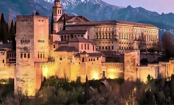 قصر الحمراء بغرناطة بالأندلس