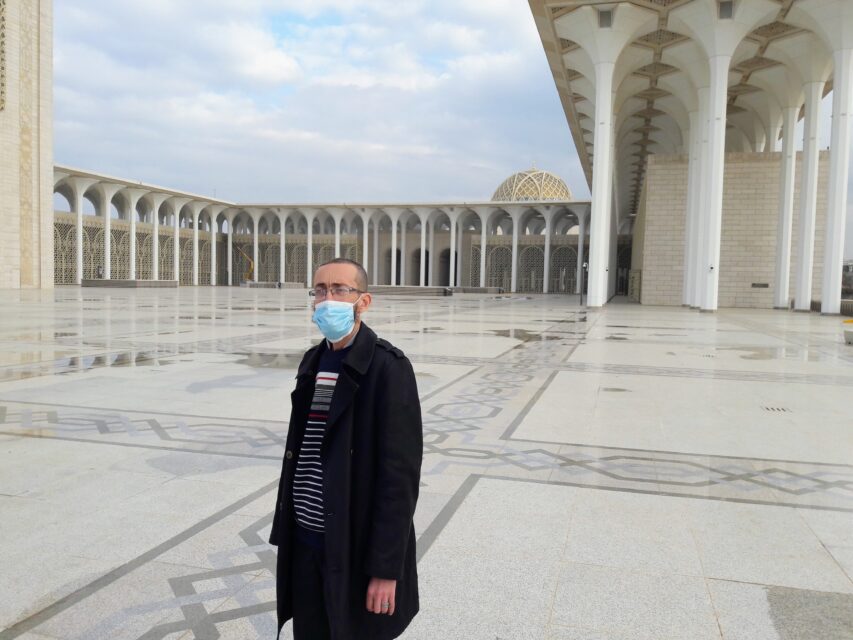 المؤلف في مسجد الجزائر الاعظم. 2020