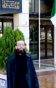 صورة المؤلف (عن المتجر)